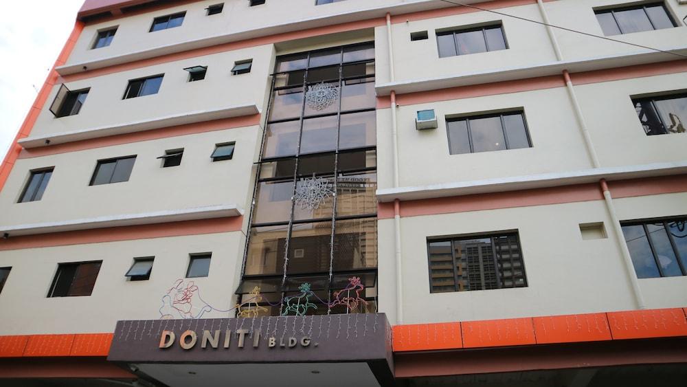 Doniti Suites And Events Place マンダルヨン・シティ エクステリア 写真
